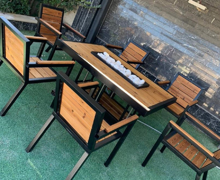 صندلی ومیز چوبی